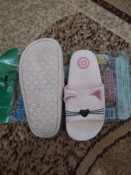 Продам шлепки ( тапочки) на девочку!