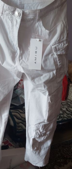 Pantaloni cargo albi noi cu eticheta New Yorker marimea 38
