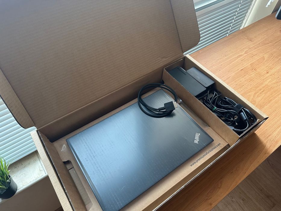 Thinkpad X1 Carbon i5-6200u, 8GB RAM, 256GB M.2 + Докинг Станция