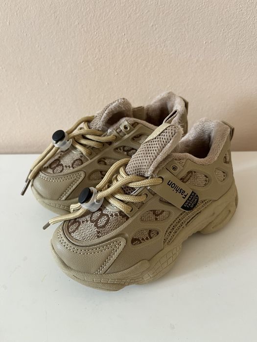 Детские кроссовки со скидкой