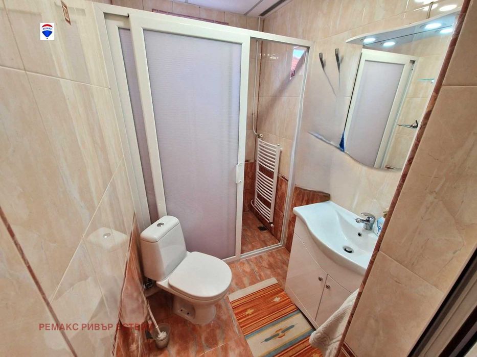 Втори етаж от къща за продажба кв. Родина 2