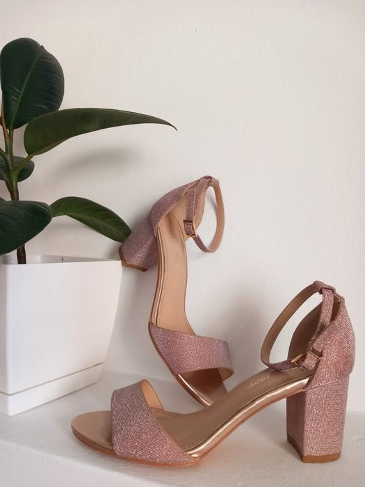 Pantofi super comozi și eleganți
