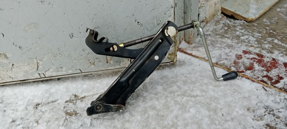 Домкрат от фольсфаген.