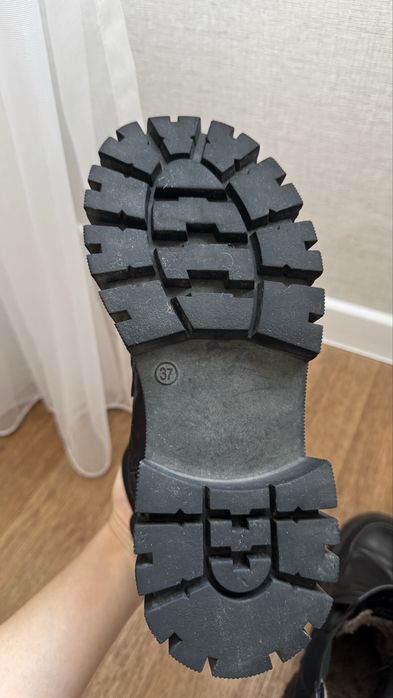 Продам зимние челси, натуралка