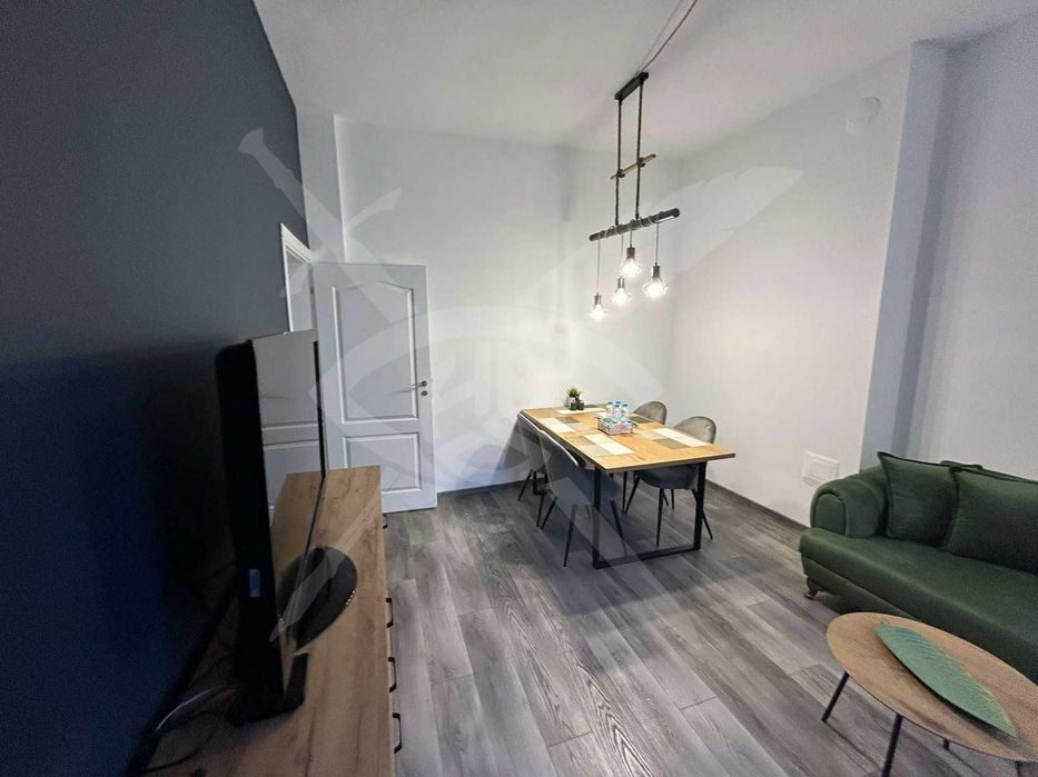 Продава се Тристаен апартамент в Варна, Гръцка махала - 105 кв.м за 9 €/кв.м - Снимка #1