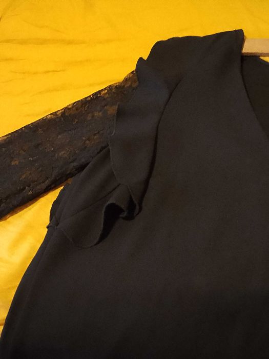 rochie Zara neagră, cu mâneci din dantelă