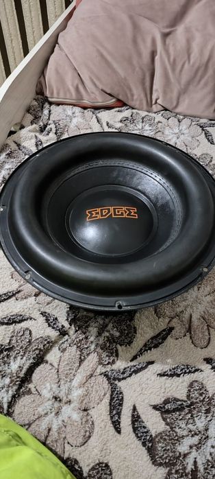Продам динамик на сабвуфер