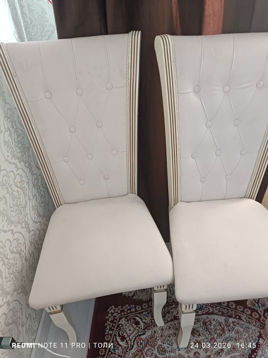 Стол со стульями