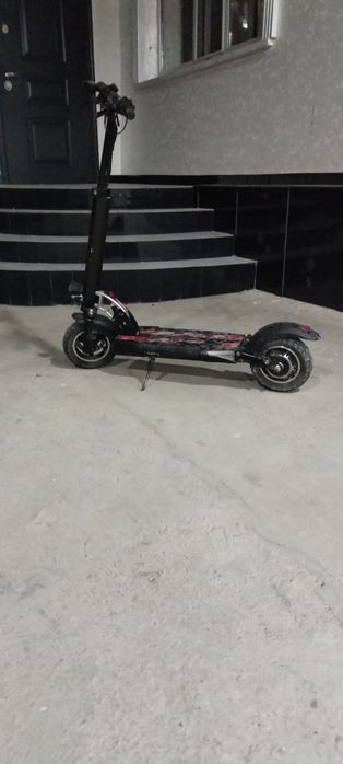 Продам электросамокат Куго М4