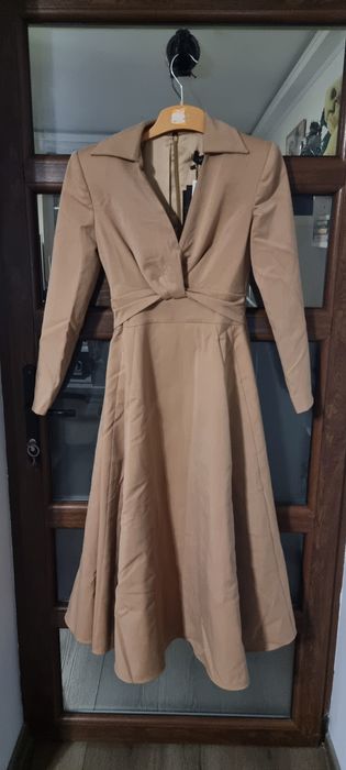 Elowyn - Fit n Flare V-Neck Midi Dress