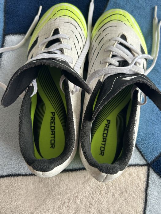 Vând ghete de fotbal Adidas Predator