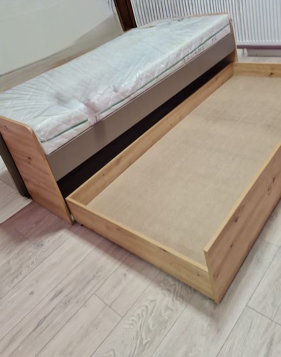 Pat modern cu lada de depozitare