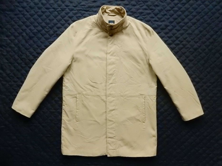 Palton Boss Hugo Boss. Marime 52. Dimensiuni in poza. Impecabil.