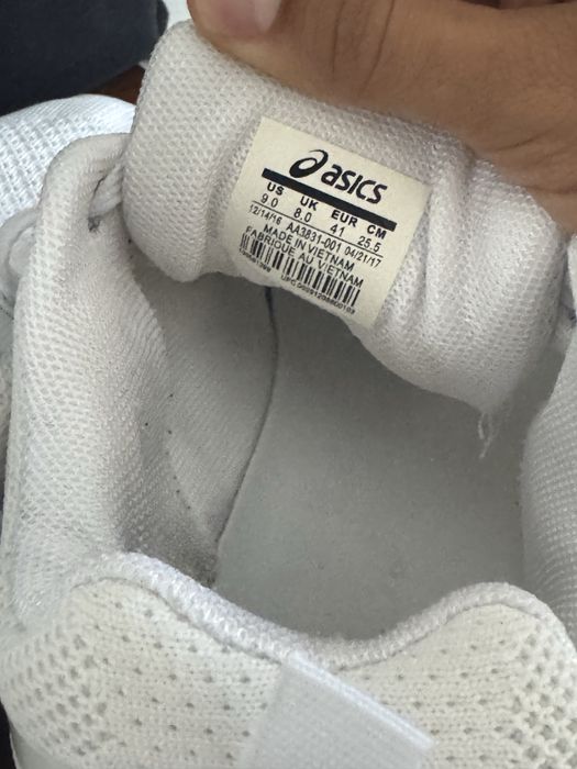 Продам обувь асиксы