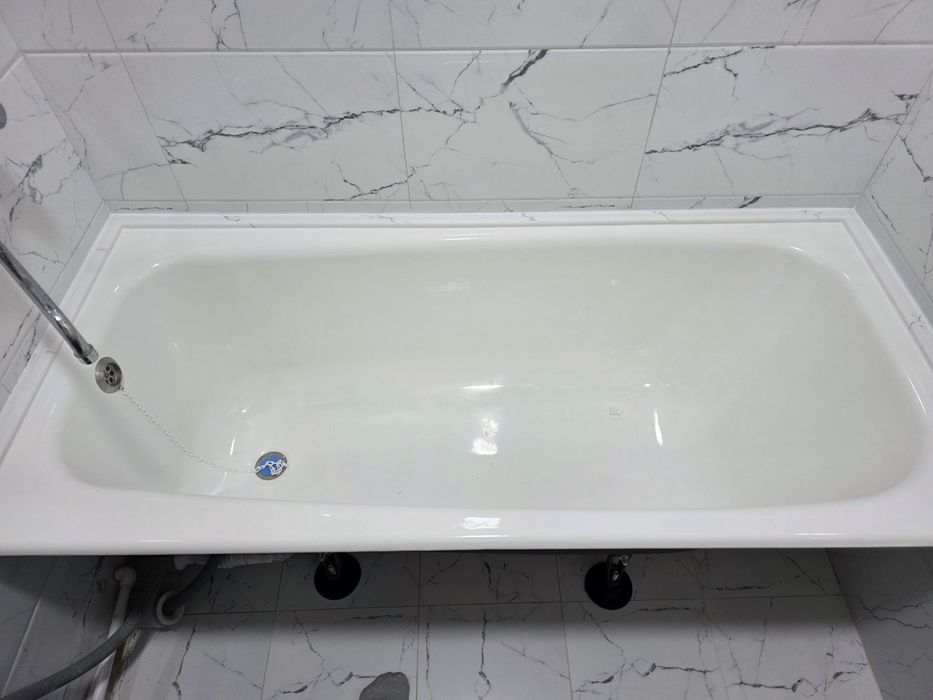 Пристеночные плинтусы/бордюры для закрытия щелей между ванной и стеной