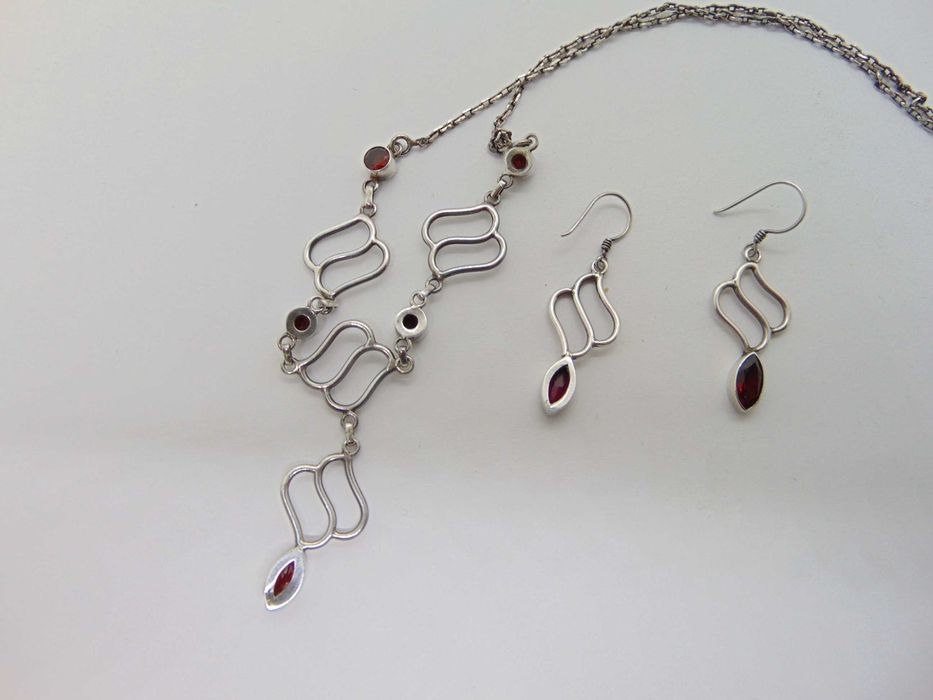 Set colier si cercei din argint cu granate