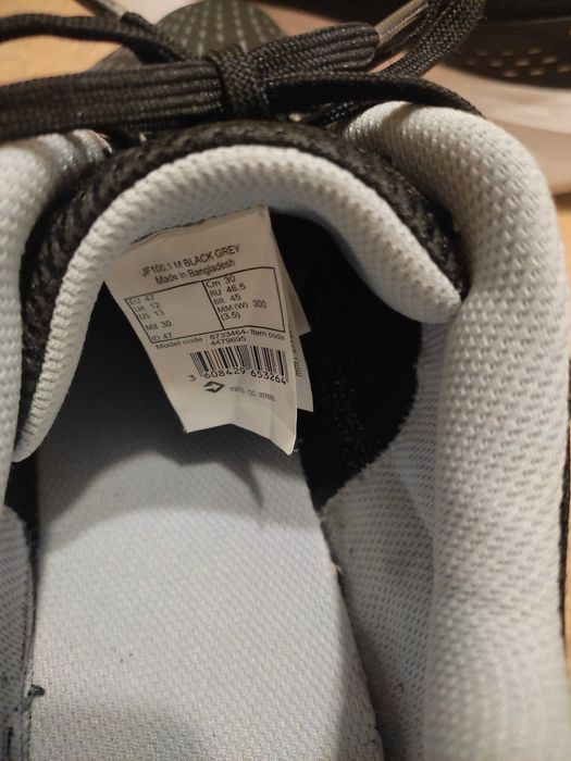 Обувки, маратонки