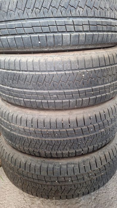 Срочно продаю новые Зимние шины . Размер 235/60 R 18.