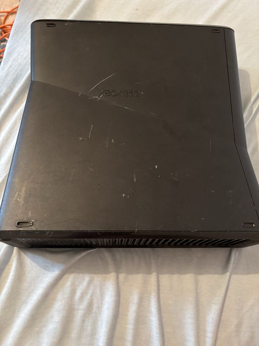 Xbox360 cu 3 jocuri