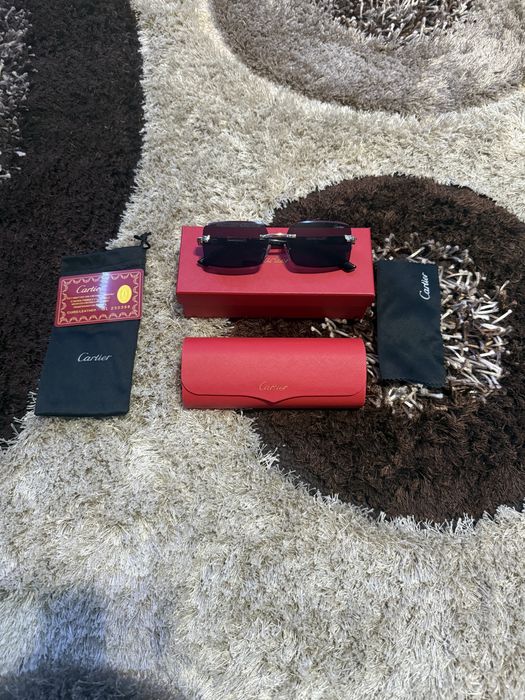 Ochelari de soare Cartier, noi, nefolosiți, ofertă
