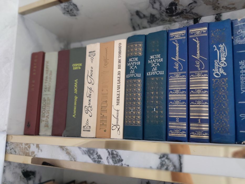 Продам книги недорого.