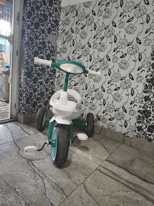 Tricicletă pentru copii cu muzica, aproape nouă, stare foarte bună