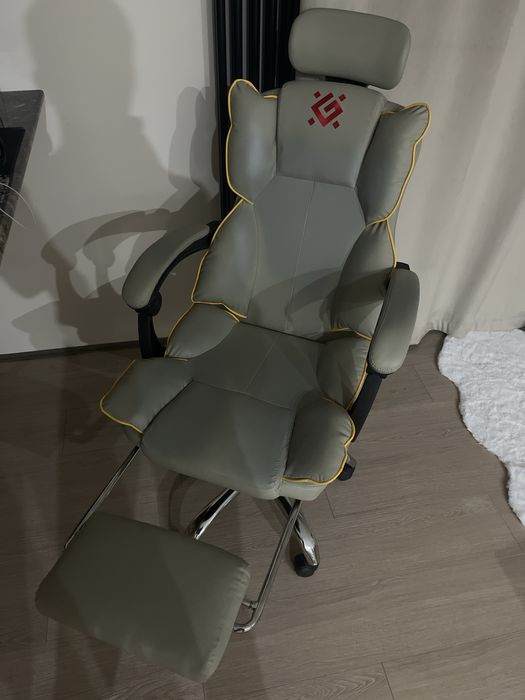 Стул игровой продам