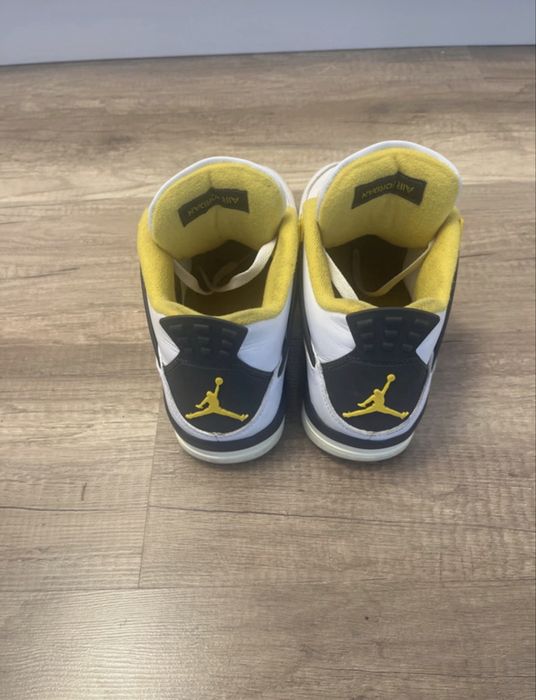 Jordan 4 vivid sulfur