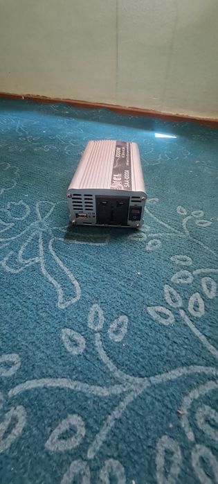 Invertor sotiladi 12 v dan 220 v