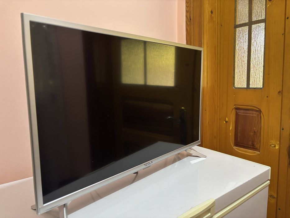 Televizor Smart TV Tesla diagonala 82 stare impacabila