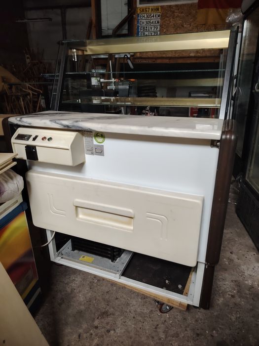 Хладилна витрина