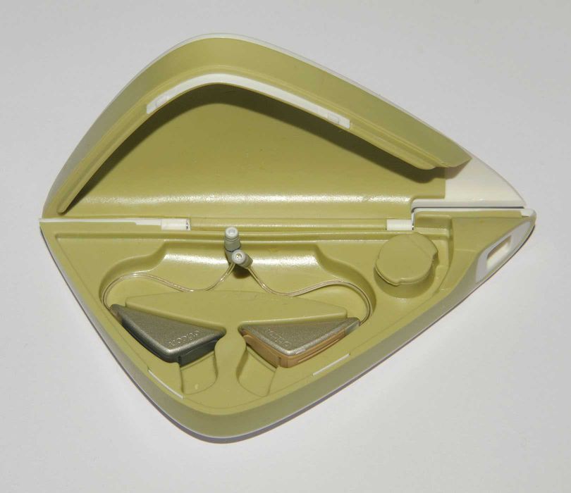 Слухови апаратчета Oticon Delta RIC hearing aid, две двойки апарати