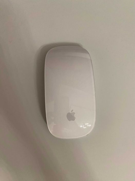 iMac 21.5 дюймов, 2017 + Apple Magic Mouse 2 + Apple Magic Keyboard