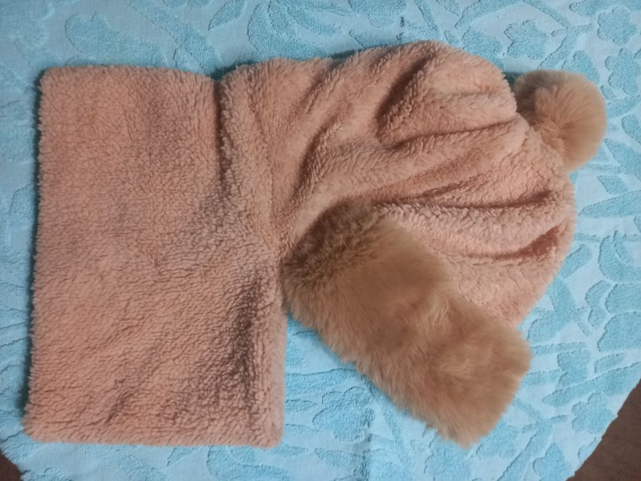 Продаётся  шапка и снуд( балаклава)