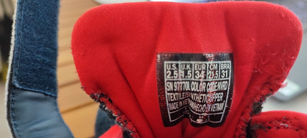 Adidasi Skechers mărimea 34 și 37