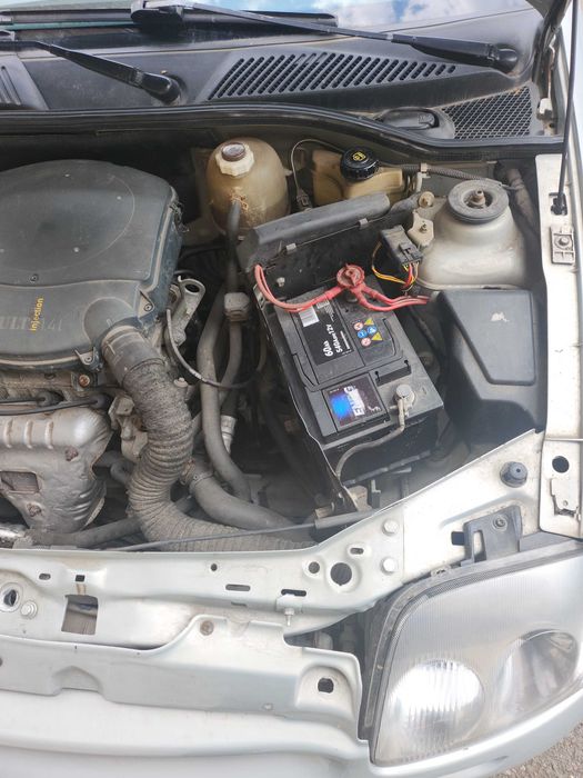 лека кола Рено клио