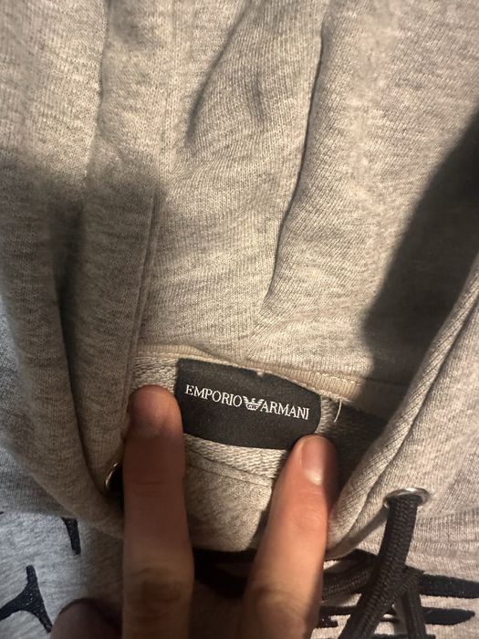 Худи Emporio Armani.