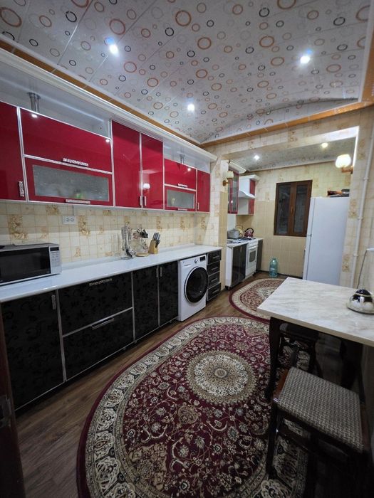 Jaxon market oldida 4 xona