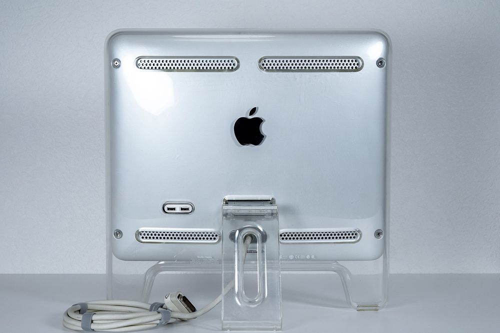 Apple Studio Display 17” ADC (M7649)