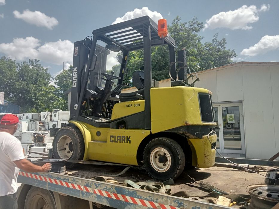 Inchiriez Stivuitoare de la 1.5 la 5T