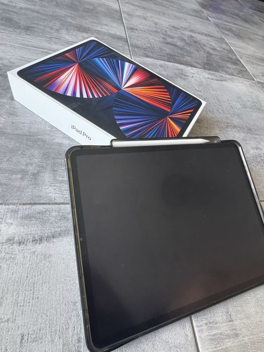 Ipad PRO 12.9 gen 5th + stylus original. Model grey