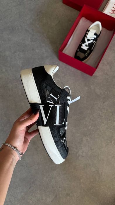 Salee!!Оргинални обувки Valentino