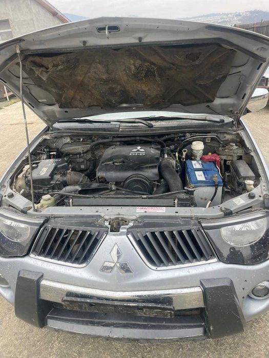 Dezmembrez Mitsubishi L200 2.5 diesel 2006-2009