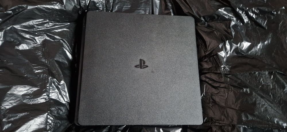 Срочно продам ps4 старая версия по.