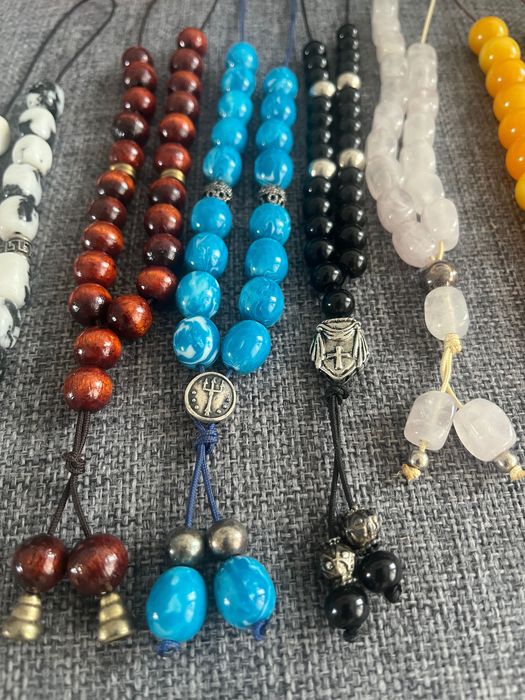 Броеници от кварц, мрамор, дърво