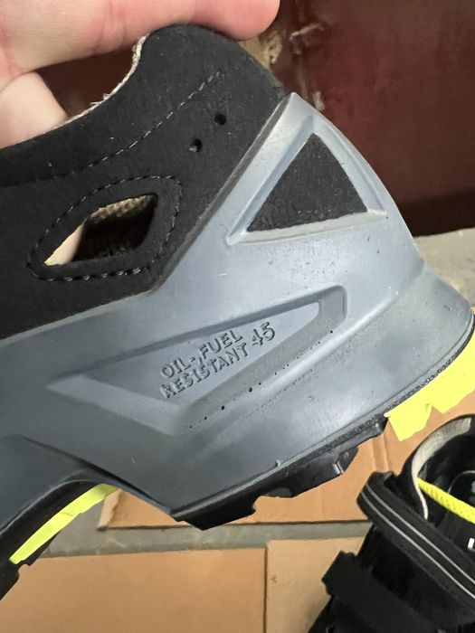 Vand sandale protectie Uvex marimea 45