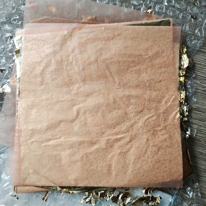 Листи златисто и сребристо фолио за декорации и арт проекти