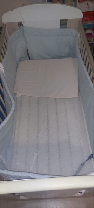 Patut bebelusi cu saltea si husa antisufocare + protectie laterala