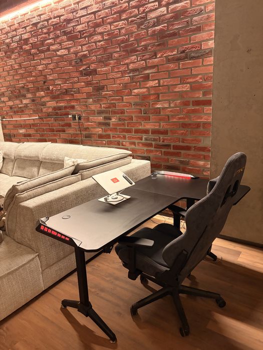 Birou si scaun egonomice de gaming. calitative