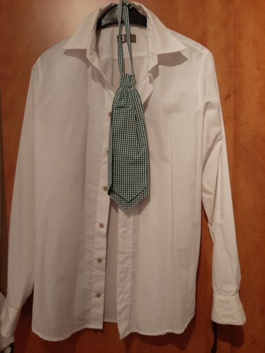 Cămașă albă cu cravată